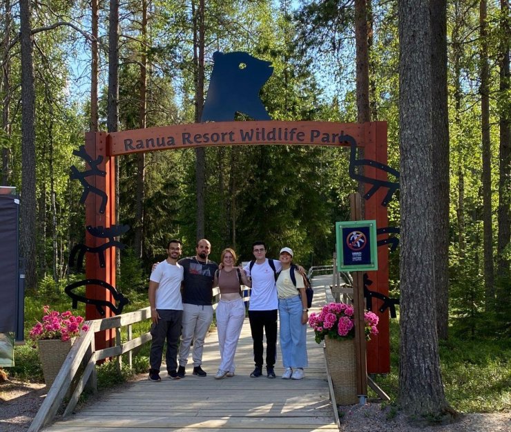 Tıp ve eczacılık öğrencileri yazı 21 ülkede staj yaparak geçirdi