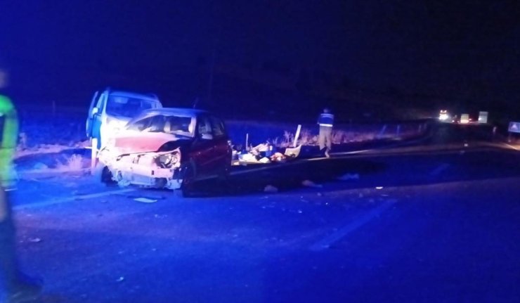 Adıyaman’da iki otomobil çarpıştı: 2 yaralı