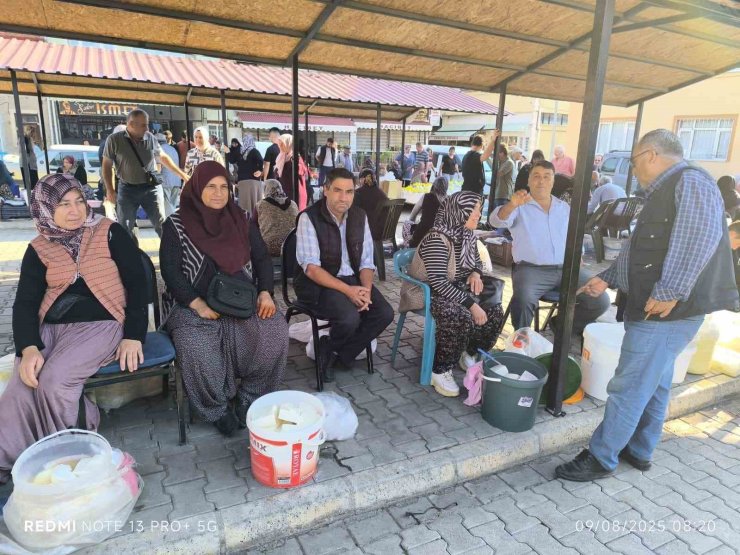 Şuhut’ta ’Yöresel Ürünler Pazarı’na yoğun ilgi