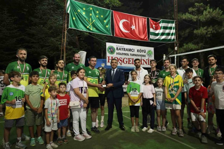 Bayracmı Köyü Voleybol Turnuvası sona erdi