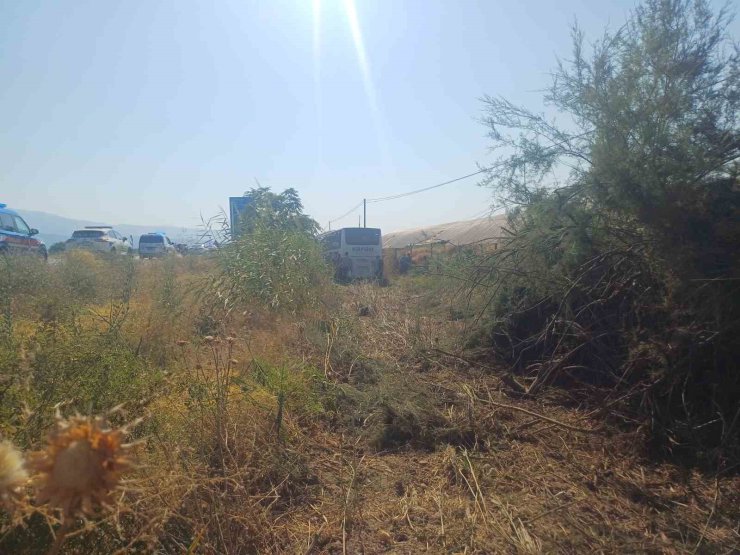 Manisa’da otobüs yoldan çıktı, 35 yolcu ölümden döndü