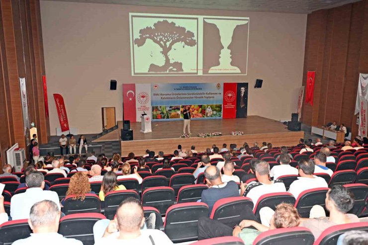 Üreticiler ve zirai ilaç bayilerine kalıntıyı önleme yöntemleri anlatıldı