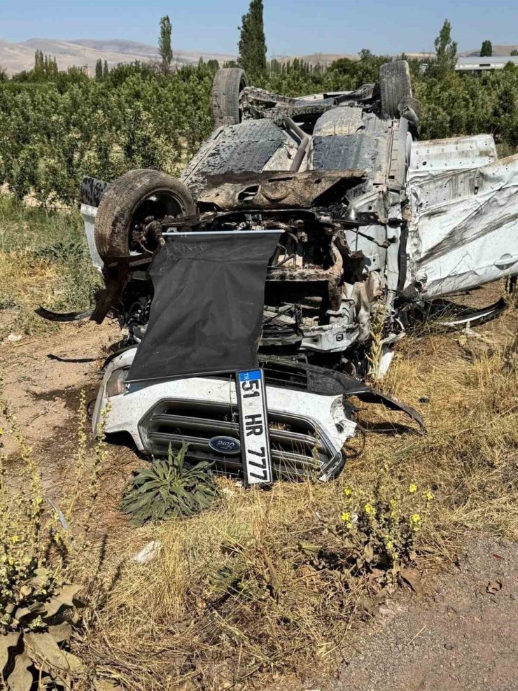 Otomobiller çarpıştı: 1 ölü 7 yaralı