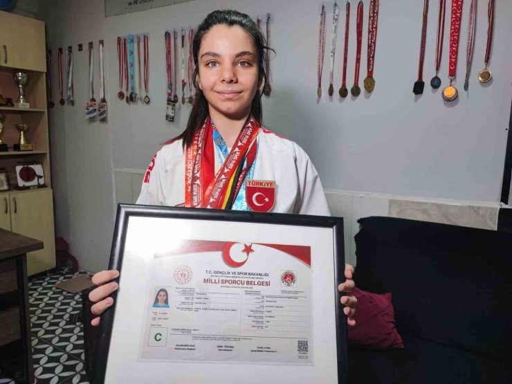 14 yaşında 150’den fazla madalyası var