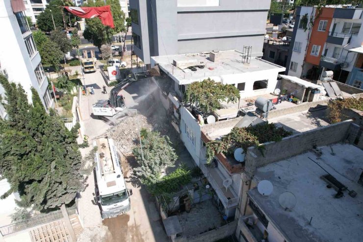 Akdeniz’de metruk yapılar yıkılıyor