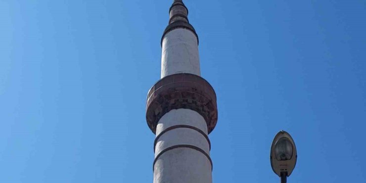 Balıkesir’de tarihi cami depremde hasar gördü