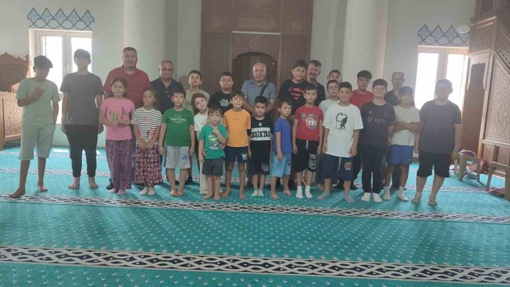 Kur’an kursu öğrencileri şehit teğmen için Kur’an-ı Kerim tilaveti yaptı