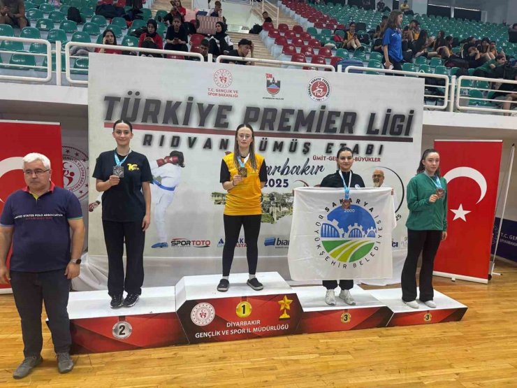 Sakarya’nın başarılı sporcuları Diyarbakır’da kürsüye çıktı