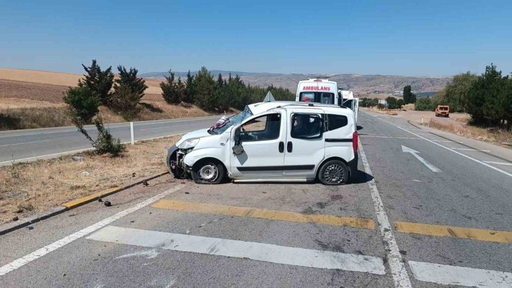 Hafif ticari araç takla attı: Aynı aileden 3’ü çocuk 5 yaralı