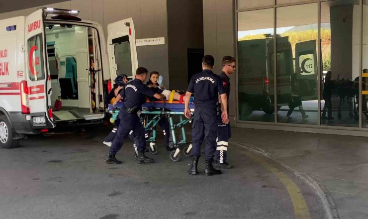 Jandarma personeli meslektaşı tarafından kazara bacağından vuruldu