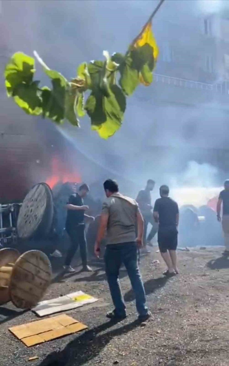 Mardin’de elektrik malzemeleri dükkanında yangın