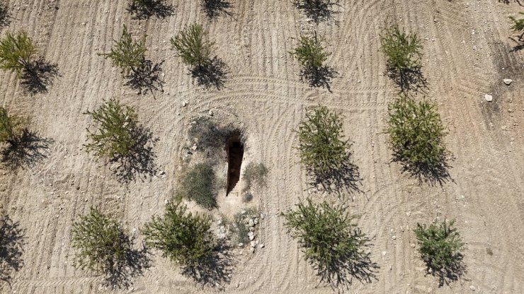 Yapay mağara zannedilen yapının kaya mezarı olduğu ortaya çıktı