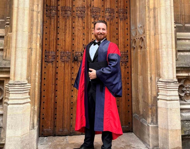 Hayallerini susturmadı, Oxford’da başardı