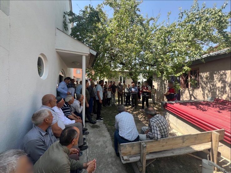 Kars jandarmadan siber farkındalık ve bilinçlendirme eğitimi