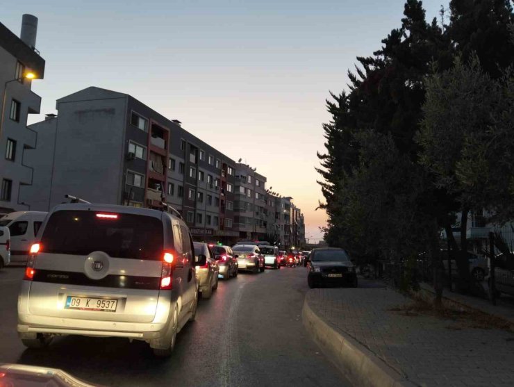 Trafik yoğunluğundan Kuşadası da nasibini aldı