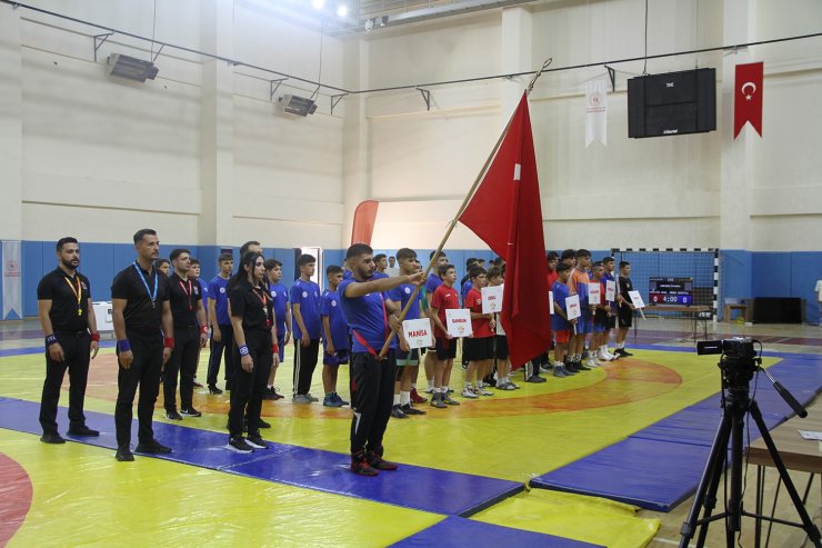 Anadolu Yıldızlar Ligi Türkiye Güreş Şampiyonası Kula’da başladı