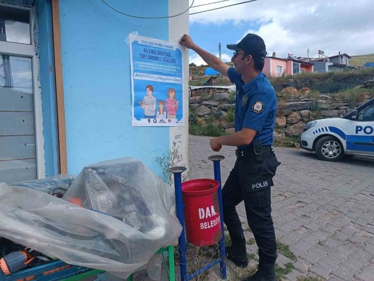Ardahan’da polis ekiplerinden vatandaşa broşürlü uyarı