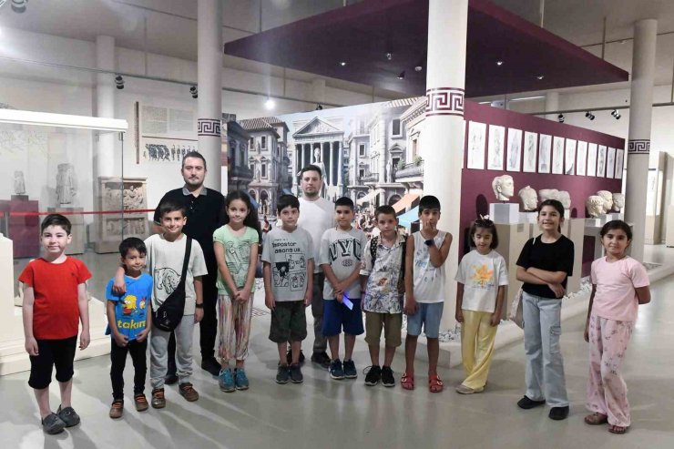 Minik arkeologlar müzeleri keşfediyor