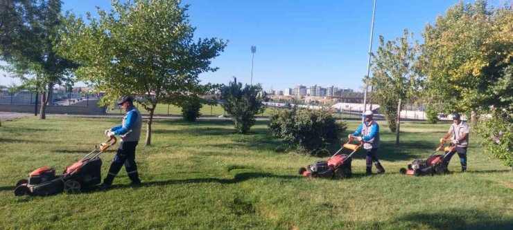 Adıyaman’da park ve bahçe bakımları devam ediyor