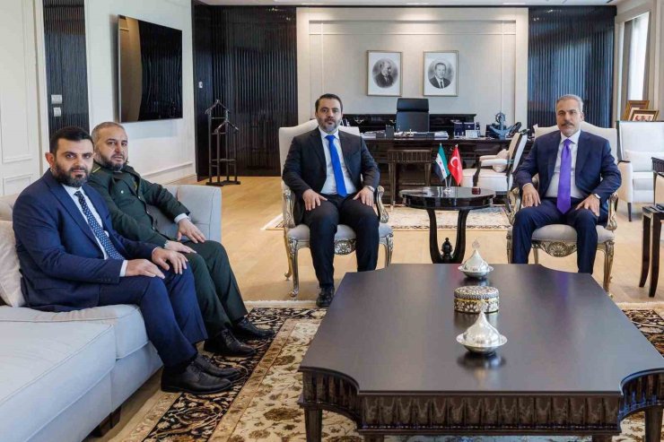 Bakan Fidan, Suriye Dışişleri Bakanı Şeybani ve Savunma Bakanı Kasra ile bir araya geldi