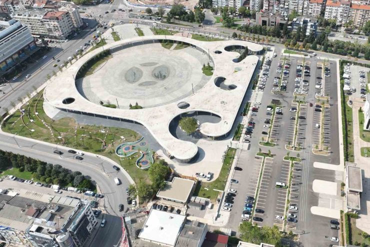 Milli İrade Meydanı otoparkıyla rahatlık sağlıyor