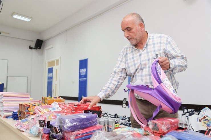 Başkan Sandıkçı: "Öğrencilerimiz için çanta ve kırtasiye desteğimiz devam ediyor"