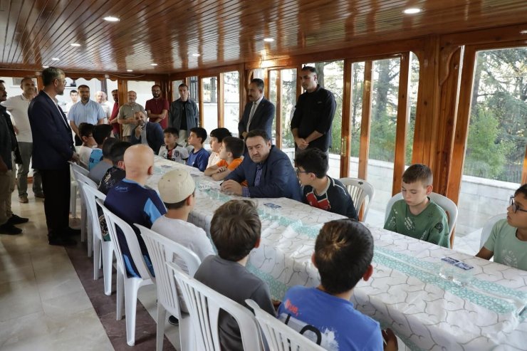 Vali Işın "Yazımda Kardeşlik Var" kampında öğrencilerle buluştu