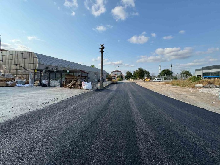 Başiskele’de yollar asfaltla yenileniyor