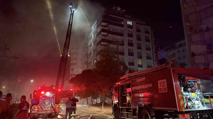 Gaziantep’te 7 katlı binada yangın paniği