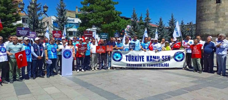 Gözeger; "25 milyon vatandaşımız, yüzlerini güldürecek, adil ve hakkaniyetli bir yeni teklif beklemektedir"