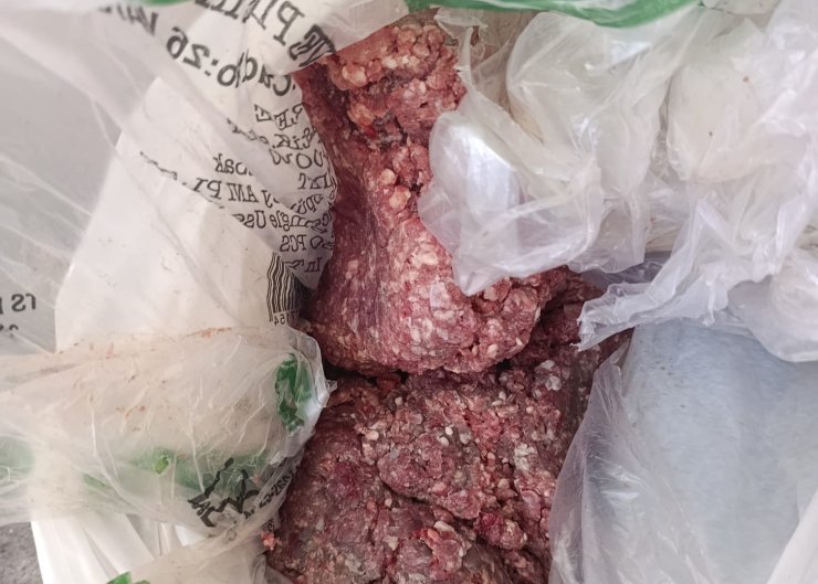 Mersin’de bir markette bozulmuş et ele geçirildi