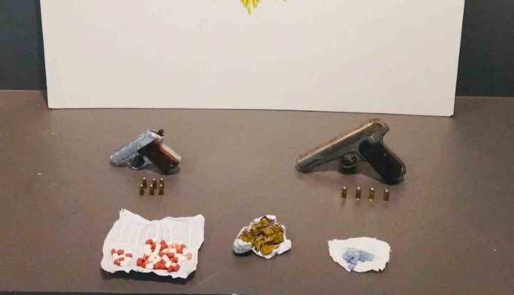 Hapis cezasıyla aranan hükümlü uyuşturucu ve silahla yakalandı
