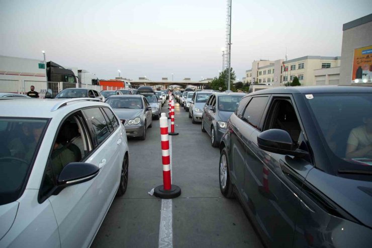 Gurbetçiler akın akın Avrupa’ya dönüyor