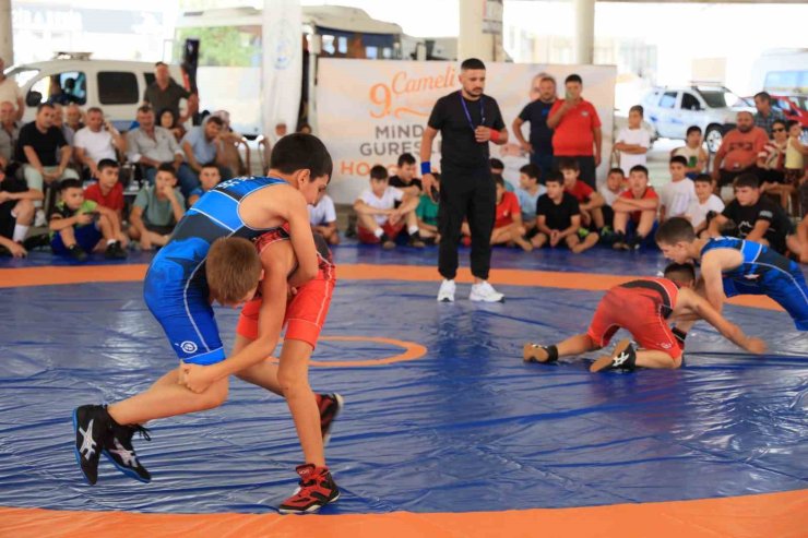 Çameli’nde 9. kez düzenlenen festivalde minikler minderde mücadele etti