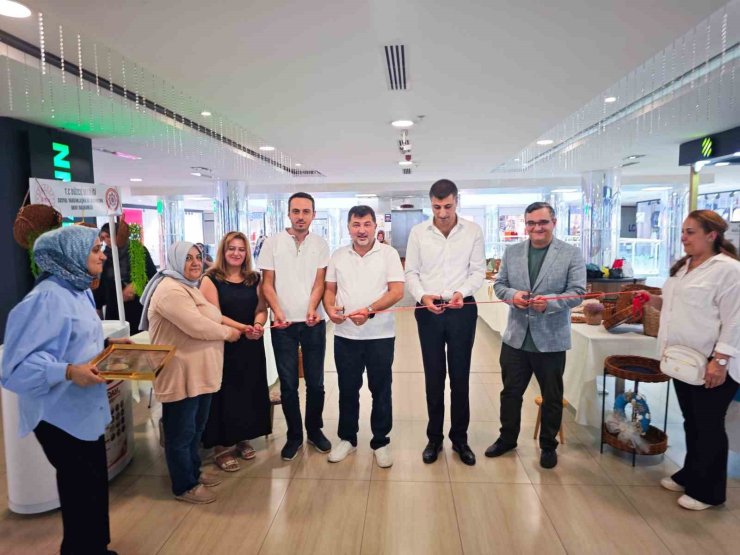 Geri dönüştürülen ürünlerden sergi açıldı