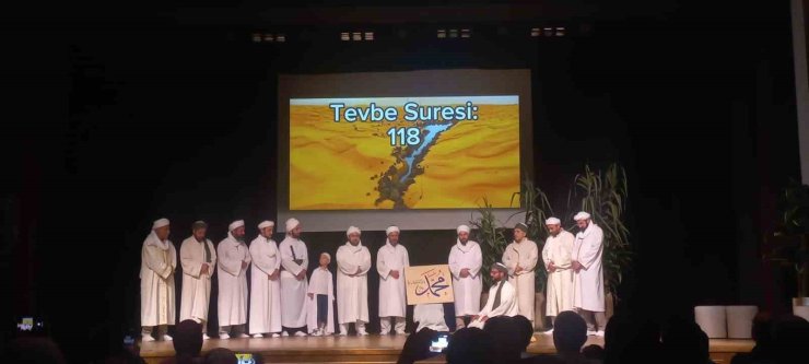 İlk kez din görevlilerinin profesyonel bir tiyatro performansıyla sahne aldı