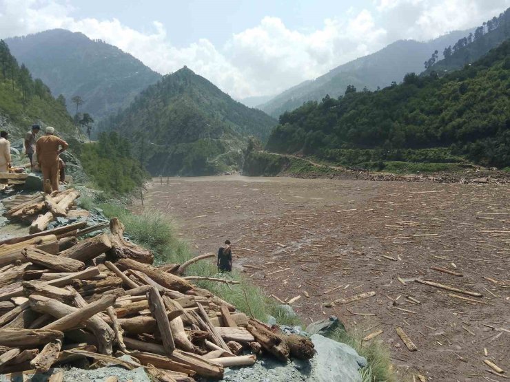 Pakistan’daki sellerde son 48 saatte 351 kişi hayatını kaybetti