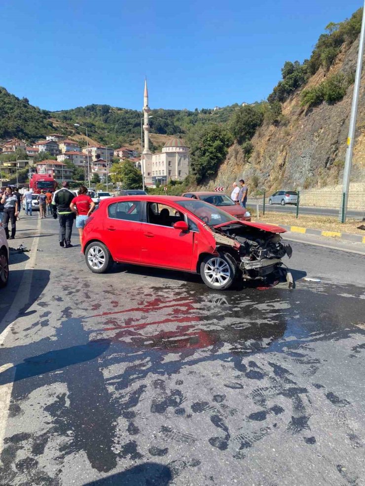 Zonguldak’ta zincirleme trafik kazasında 5 araç birbirine girdi