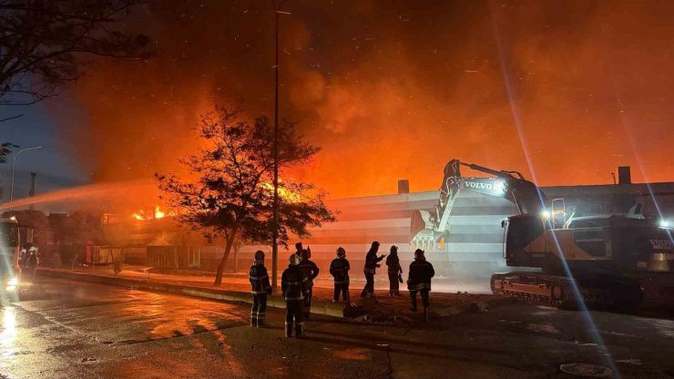 Gaziantep’te geri dönüşüm fabrikasındaki yangın kontrol altına alındı