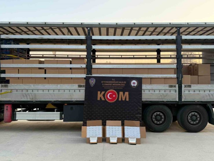 Tırda 4 milyon 300 bin adet bandrolsüz boş makaron ele geçirildi