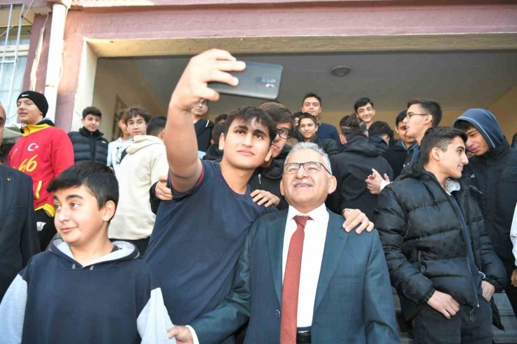 Başkan Büyükkılıç’tan müjde: Öğrencilere ulaşım kartı desteği