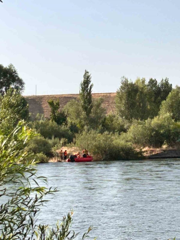 Bingöl’de mahsur kalan vatandaşları ekipler kurtardı