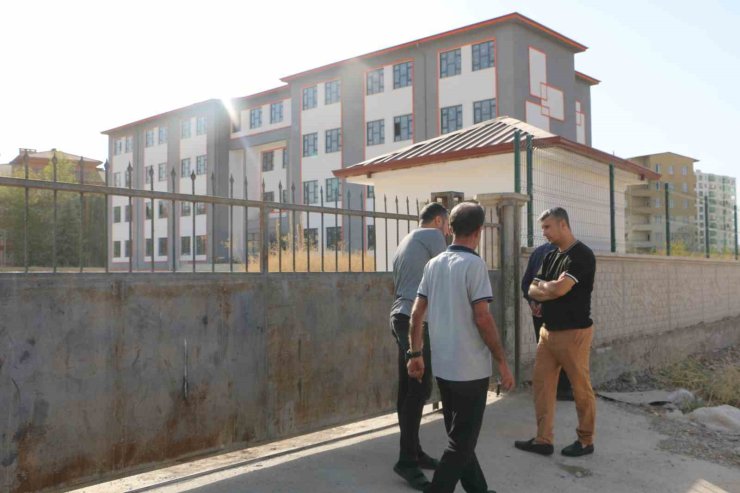 Belediyenin ruhsat vermediği okul, 2 yıldır açılamıyor