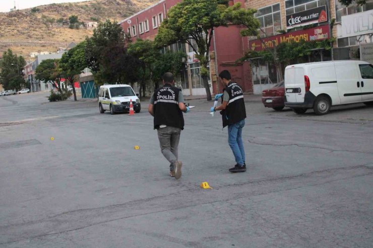 Alkolün sonu kötü bitti, aracına kurşun yağdırdılar