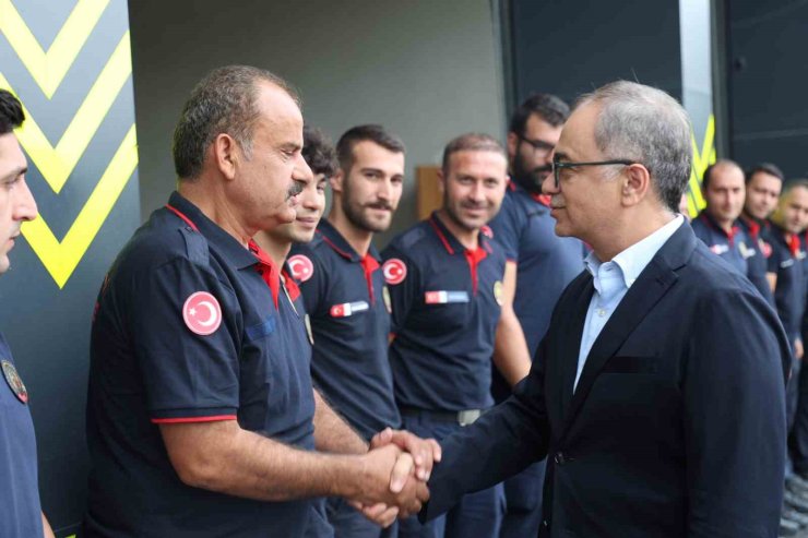 Baraçlı’dan itfaiyecilere moral ziyareti: "Türkiye’nin en gelişmiş teşkilatı"