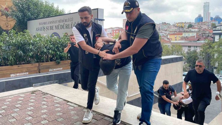 Ümraniye’de boğazı satırla kesilerek öldürülen kadının son görüntüleri ortaya çıktı