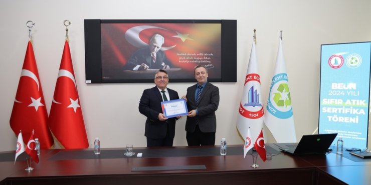 BEUN’da Sıfır Atık kapsamında en başarılı birimlere bayrak ve sertifika ödülü