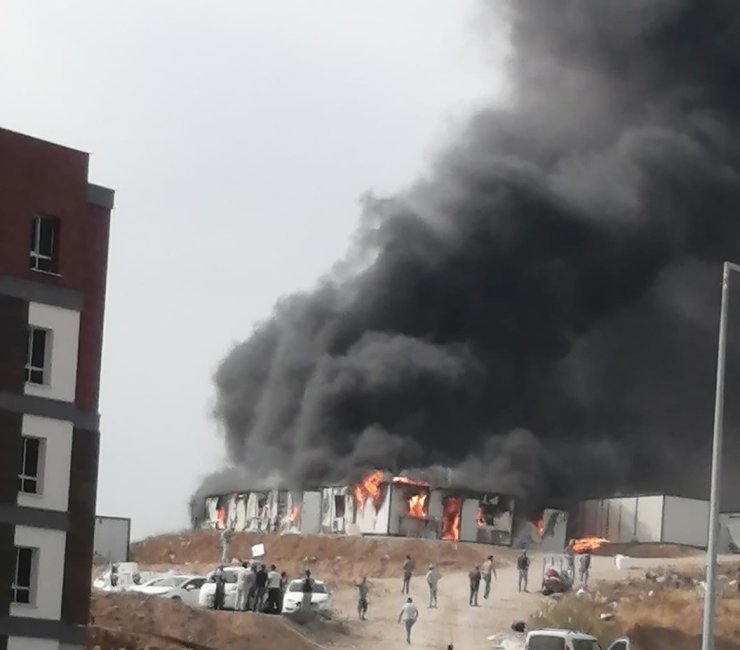 Osmaniye’de inşaat işçilerinin kaldığı konteynerde yangın