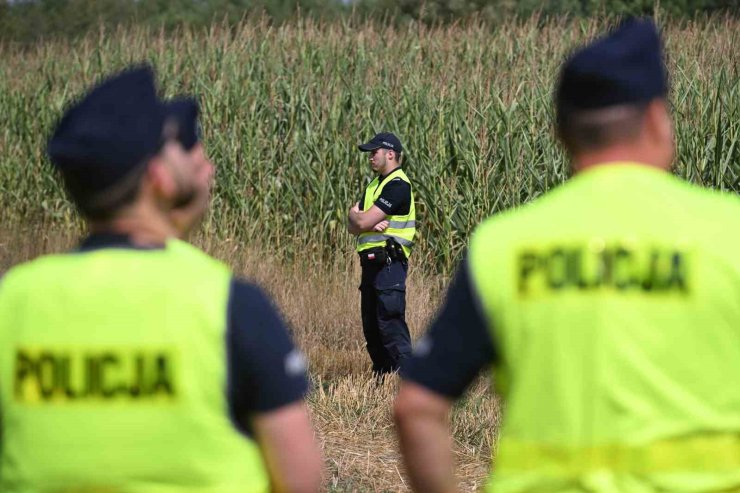 Polonya’da tarlaya düşen yabancı madde patladı