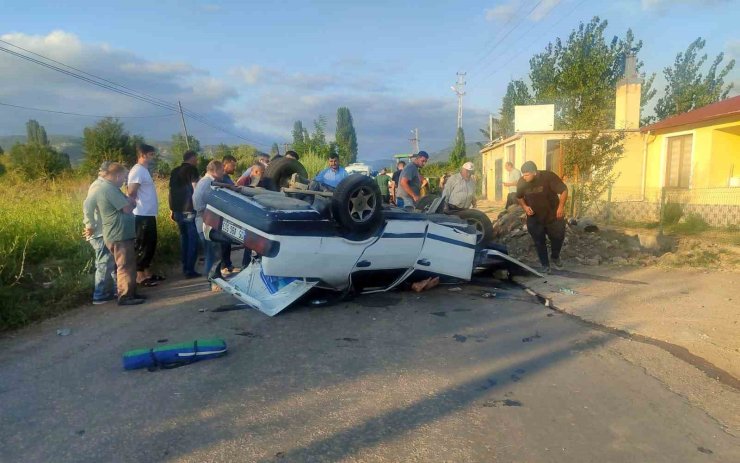 Tokat’ta otomobil ile traktör çarpıştı: 1 yaralı